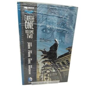DC Comics Graphic Novel Batman Earth One Volume Two #2 Hardcover Geoff Johns